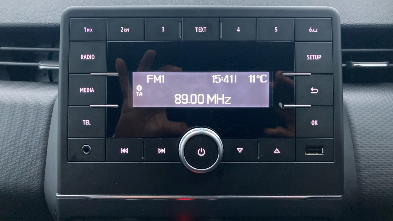 Renault Clio 1.0 TCe 100 Play 5dr Petrol Hatchback